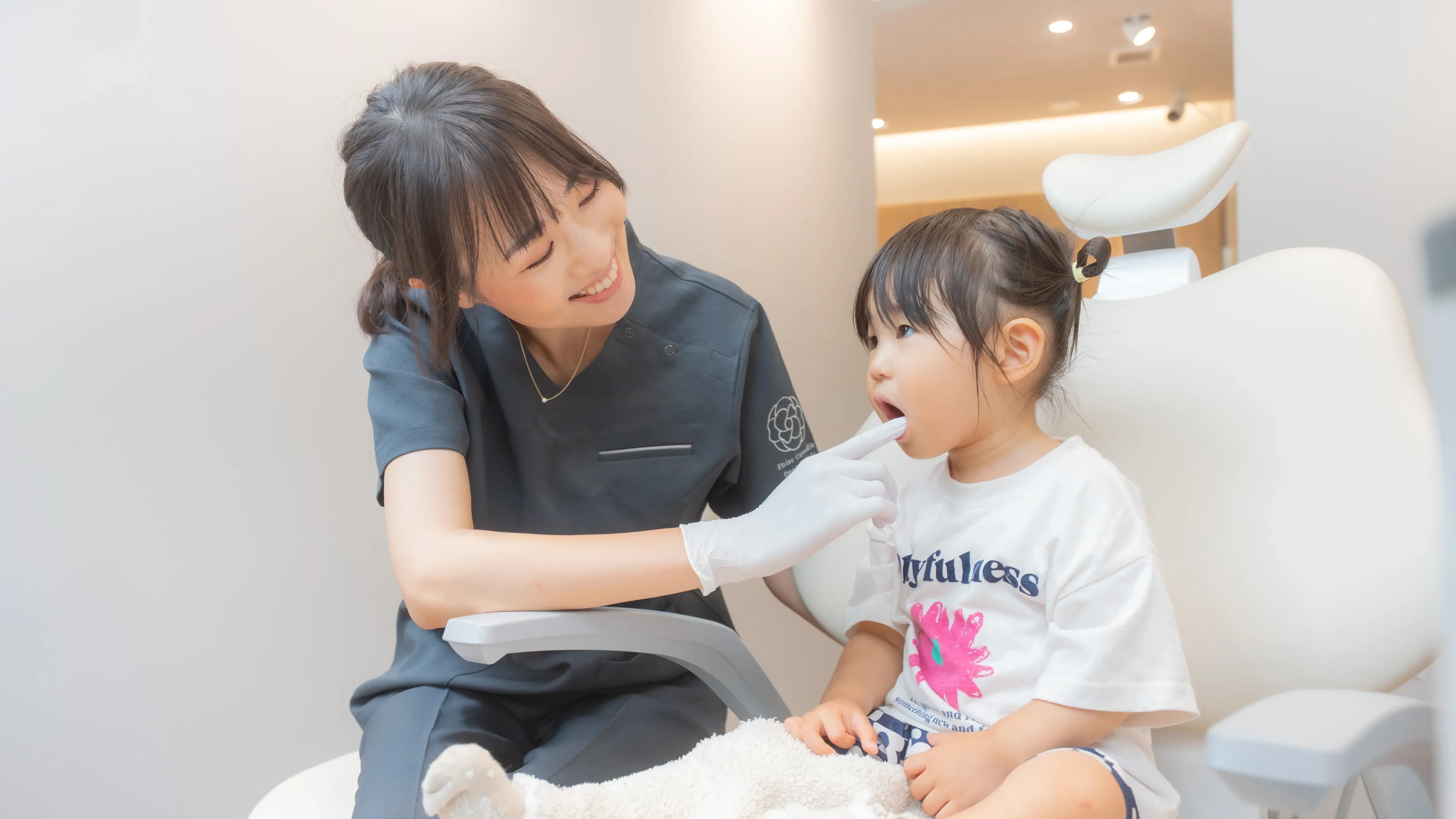 小児歯科：乳歯の虫歯治療、フッ素塗布、シーラント、歯磨き指導